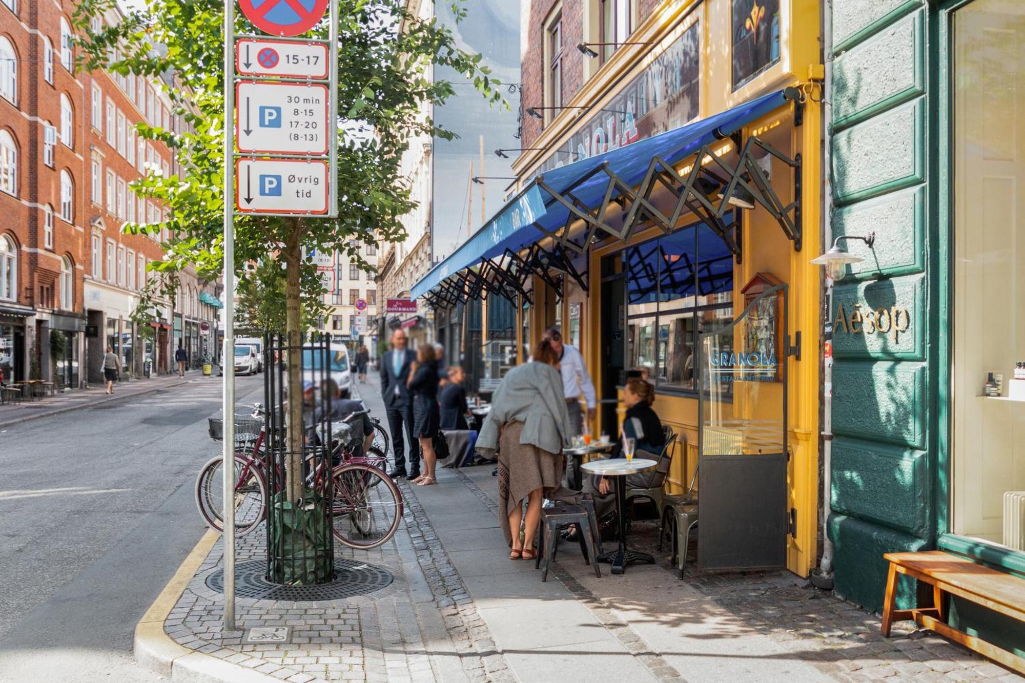 Location - 5 Min To Tivoli And Main Station *